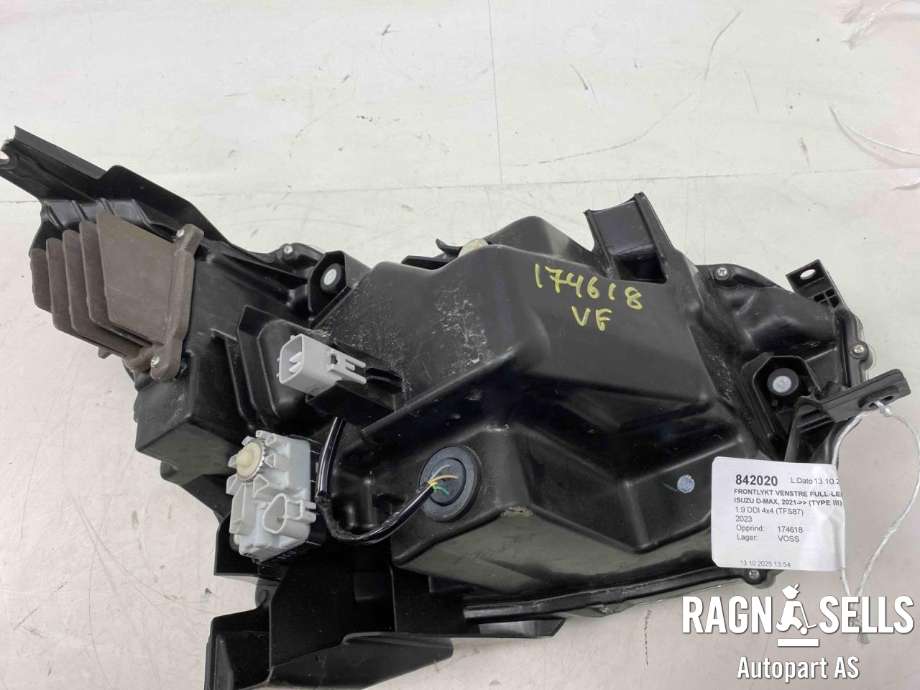 Frontlykt venstre full-LED til Isuzu D-Max 2021-->> (Type III)  (2905321217|)