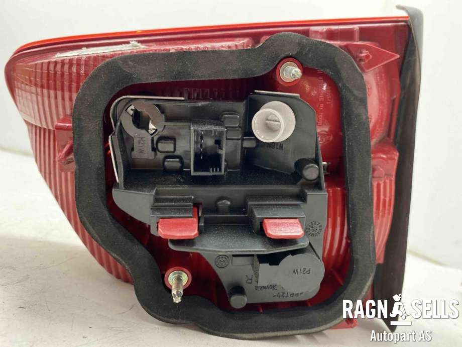 Baklykt høyre indre til VW Touran 2010-2015 (Type I, Fase 3)  (1T0 945 094 A|)