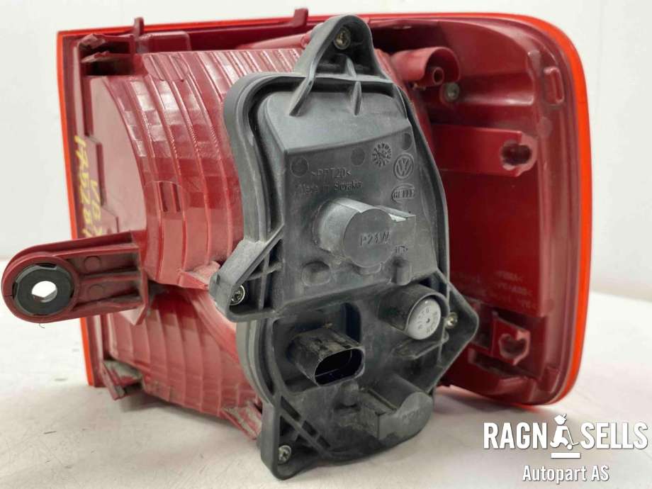 Baklykt venstre ytre til VW Touran 2010-2015 (Type I, Fase 3)  (1T0 945 095 R|)