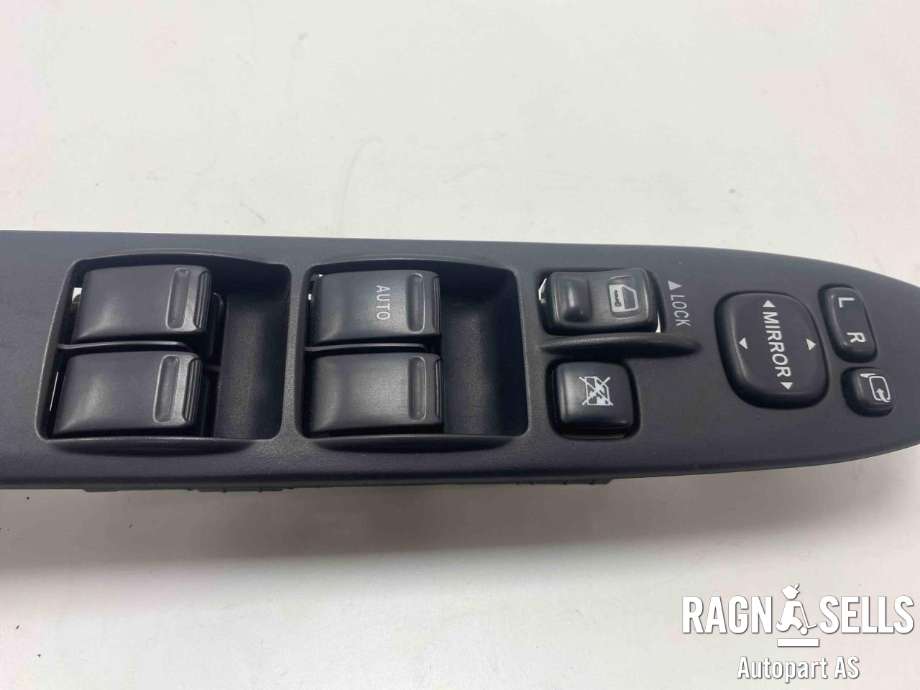 Bryter ruteheis førerdørspanel til Subaru Forester 2005-2008 (Type II, Fase 2)  (83071SA140||94266SA070)