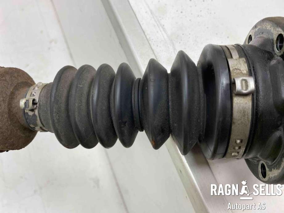 Mellomaksel til VW Caddy 2010-2015 (Type III, Fase 2)  (2K0 521 101 M|)
