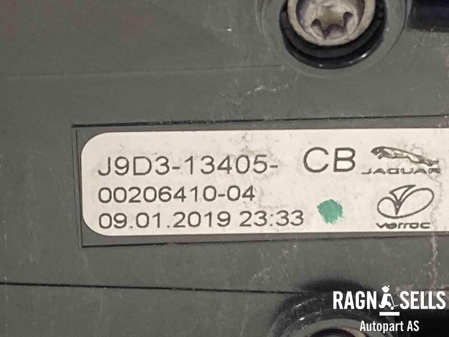Baklykt venstre til Jaguar I-PACE 2018-->>  (T4K1826|J9D313405CB|J9D313405CC|T4K16644|J9D313405CD)
