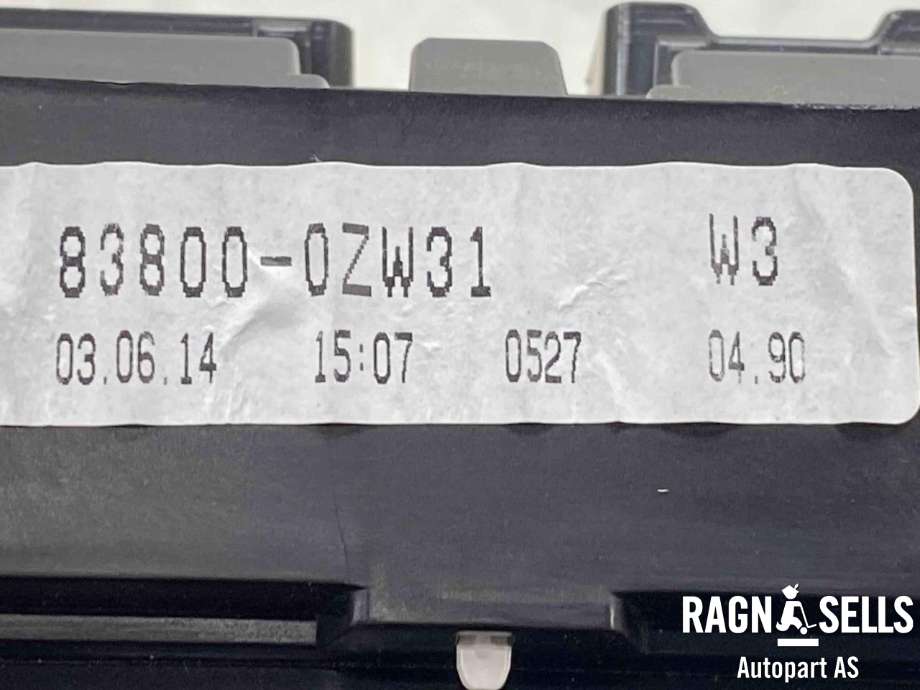 Instrumentpanel til Toyota Auris 2013-2015 (Type II, Fase 1)  (838000ZW31|)