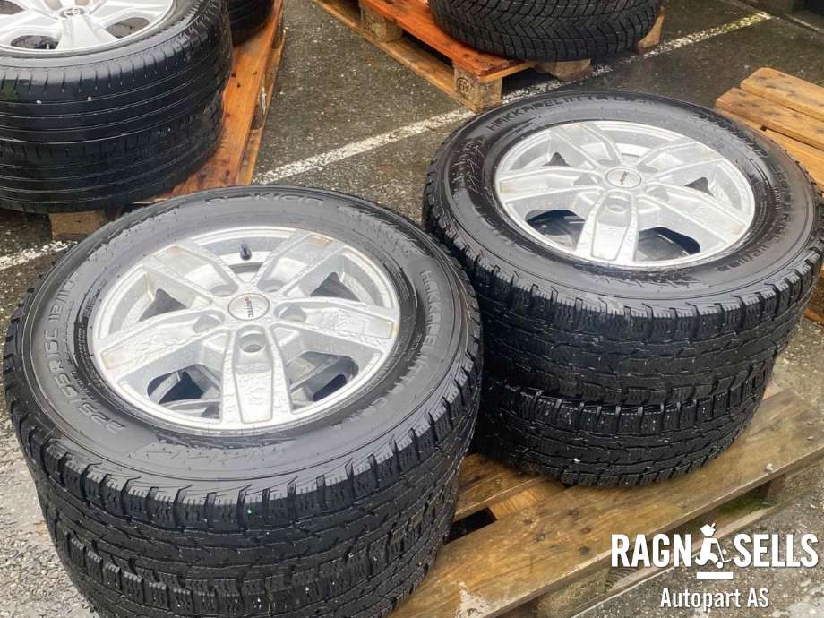 Hjulsett aluminium vinter til Mitsubishi Pajero 2000-2006 (Type III) (NOKIAN|225/65R16C|HAKKAPELIITTA CR3|6X139.7)