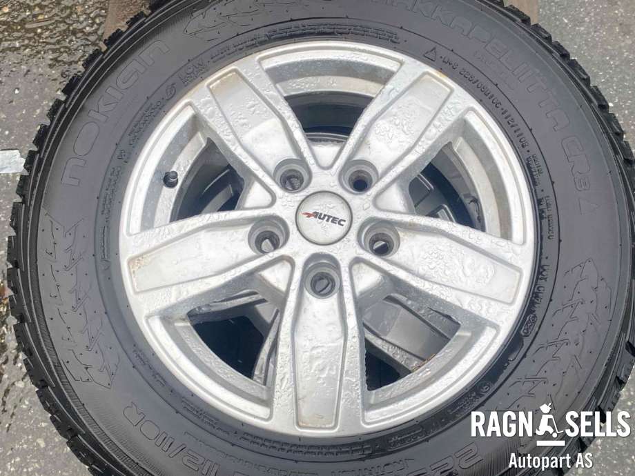 Hjulsett aluminium vinter til Mitsubishi Pajero 2000-2006 (Type III) (NOKIAN|225/65R16C|HAKKAPELIITTA CR3|6X139.7)