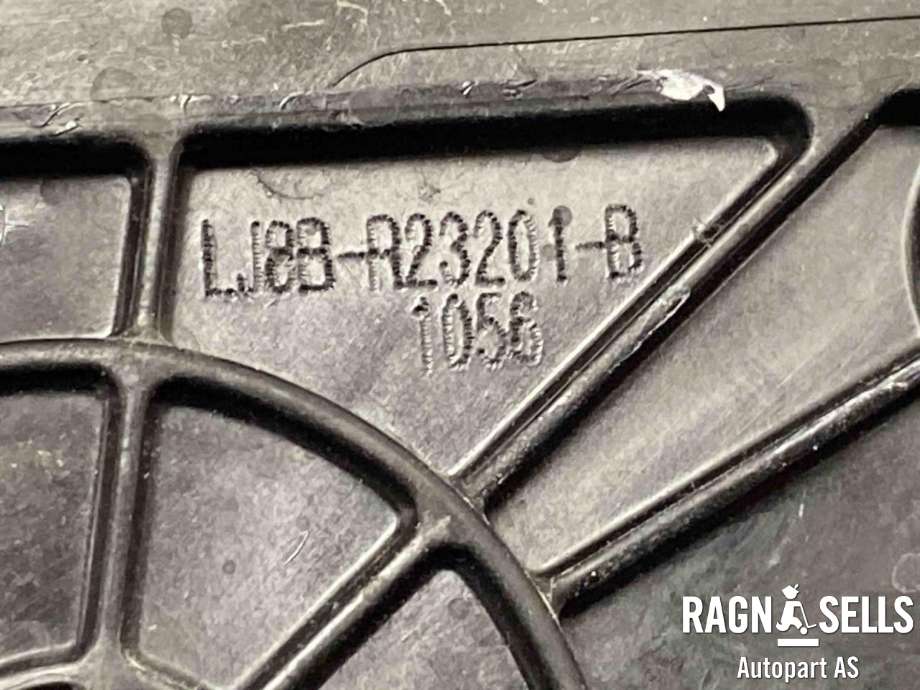Ruteheis venstre foran til Ford Mustang Mach-e 2020-->>  (2707623|LJ8B-R23201-B|LJ8B-R23201-BF|2483438|LJ8B R23201-BC|2706857|LJ8B-R23209-BF|2483443|LJ8B R23209-BC)