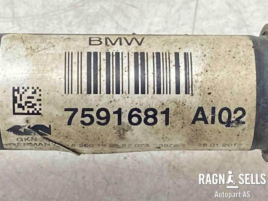Drivaksel venstre foran, diesel/automat til BMW X1 2009-2015 (E84) (E84) (31 60 7 591 681|)