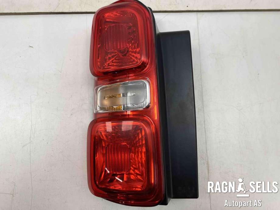 Baklykt venstre til Peugeot Expert, 2016-->> (Type III)  (98 082 431 80)