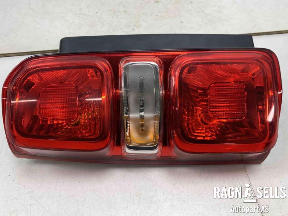 Baklykt venstre til Peugeot Expert 2016-->> (Type III) (98 082 431 80|)