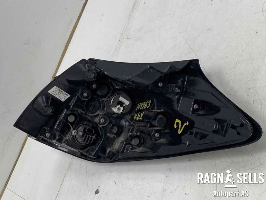 Baklykt venstre ytre til Toyota Yaris Cross (SUV) 2021-->>  (815600DE20|)