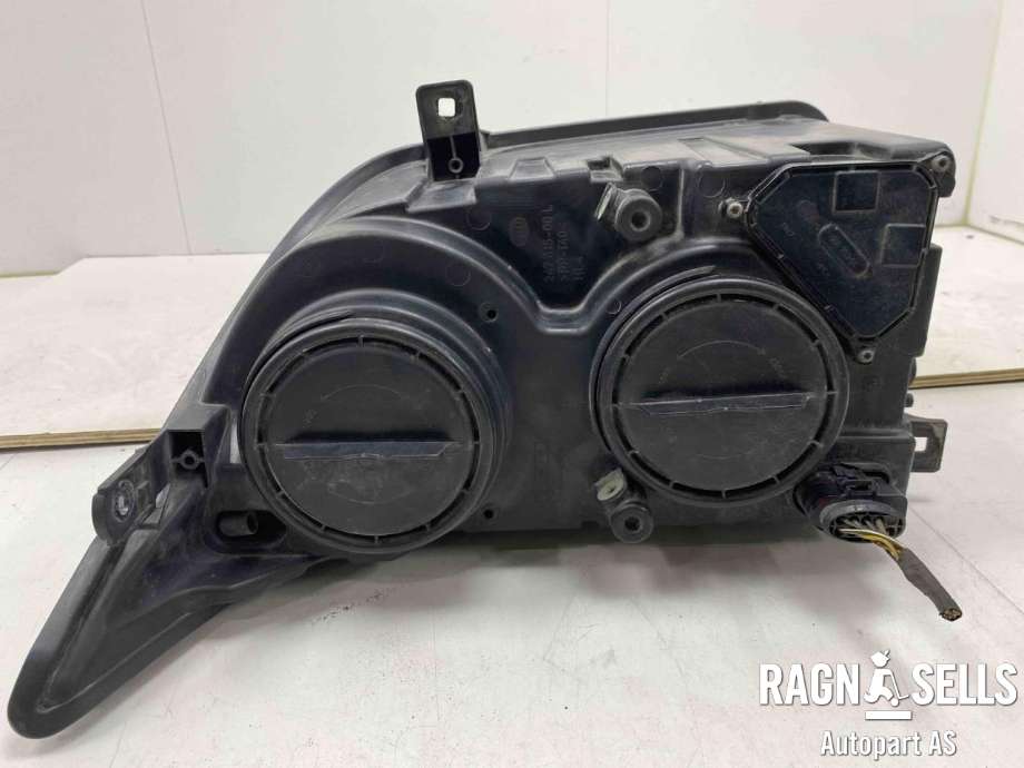 Frontlykt venstre halogen til VW Crafter 2011-2016 (Type I, Fase 2)  (HELLA|2E1 941 005|)