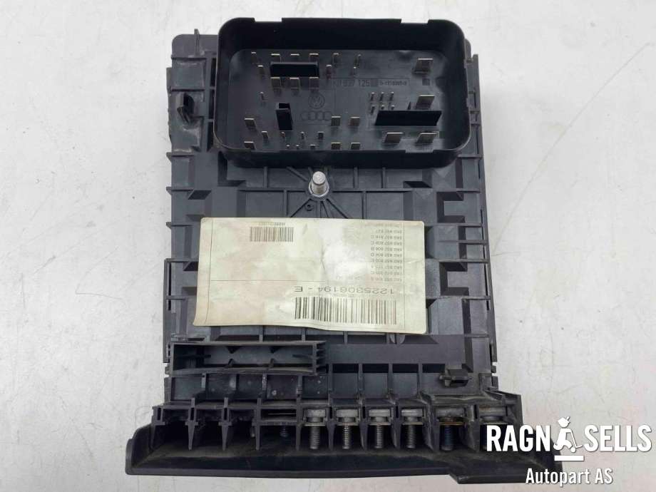 Sikringsboks motorrom til VW Caddy 2010-2015 (Type III, Fase 2)  (1K0 937 125 D|)