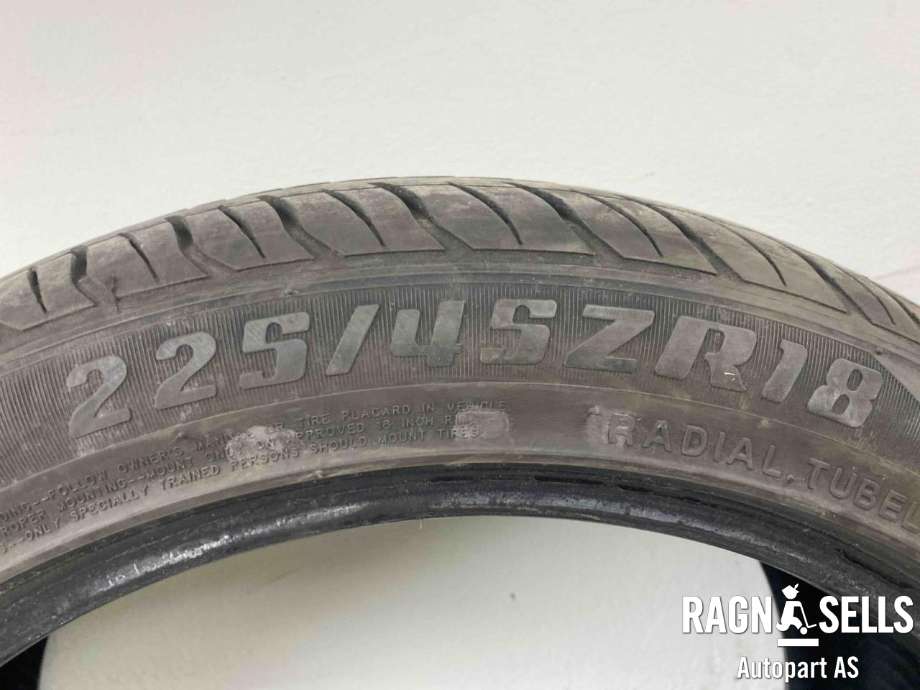 Dekk til Ford S-Max 2010-2015 (Type I, Fase 2)  (225/45 R18 95 W|)