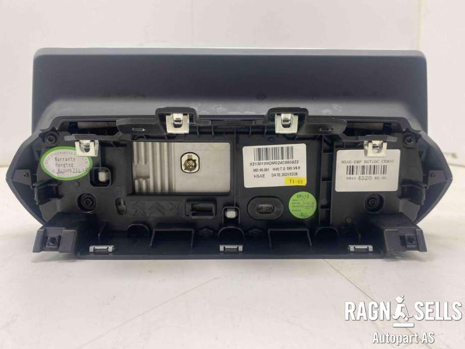 Bilstereo navigasjon skjerm til Peugeot e-2008 2019-->>  