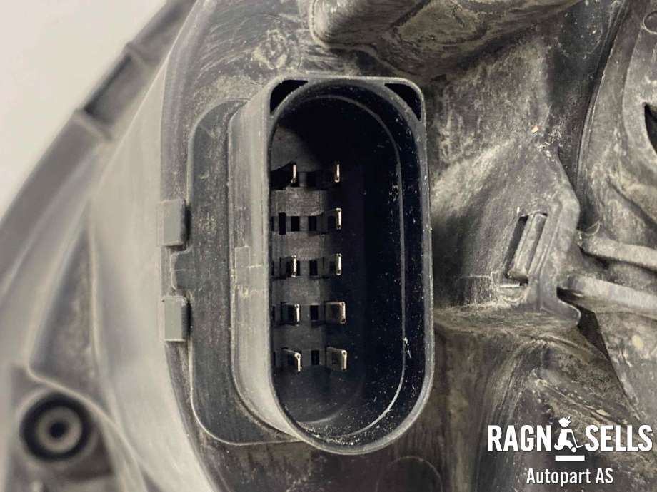 Frontlykt høyre halogen til VW Caddy 2004-2010 (Type III, Fase 1)  (2K0 941 006 B|)