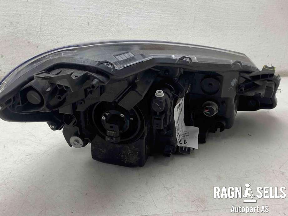 Frontlykt venstre halogen til Toyota Yaris 2014-2020 (Type III, Fase 2)  (811700DK10|)