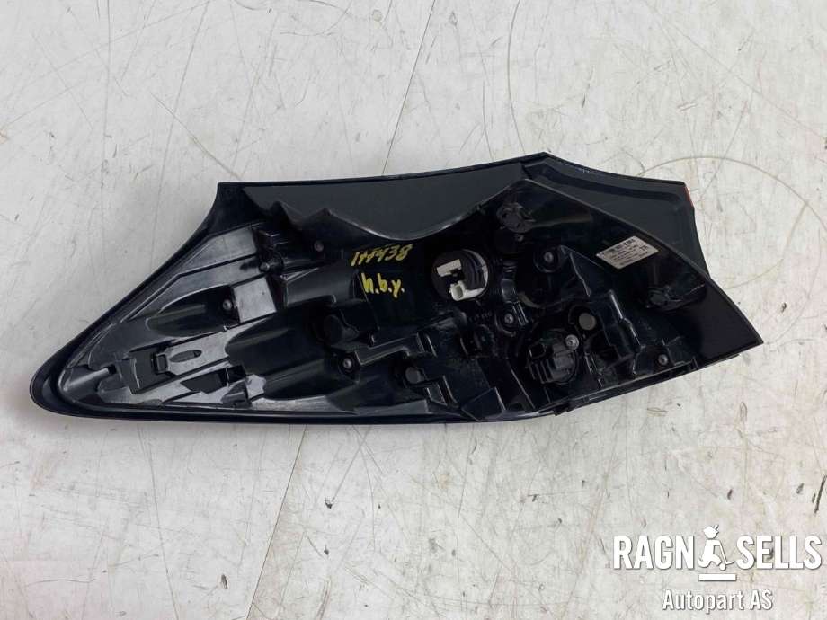 Baklykt høyre ytre til Toyota Yaris Cross (SUV) 2021-->>  (815500DE20|)