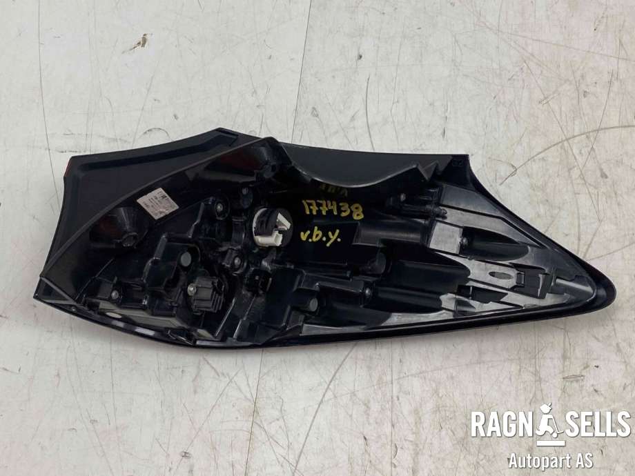 Baklykt venstre ytre til Toyota Yaris Cross (SUV) 2021-->>  (815600DE20|)