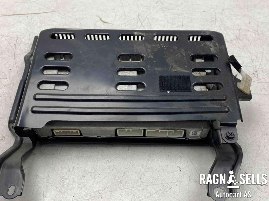 Bilstereo forsterker til Toyota Land Cruiser 150, 2014-->> (Fase 2)  (86280-0WB70)
