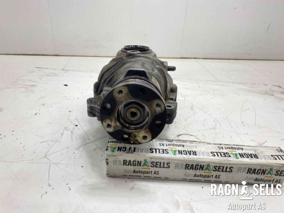 Kardang klokke foran til BMW 3-Serie 2005-2011 (E90/E91/E92/E93) (E90/E91/E92/E93) (31 50 7 533 973|)