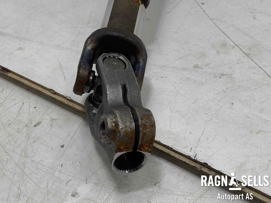 Rattaksel til Toyota Yaris Cross (SUV) 2021-->>  (4520A0D740|)