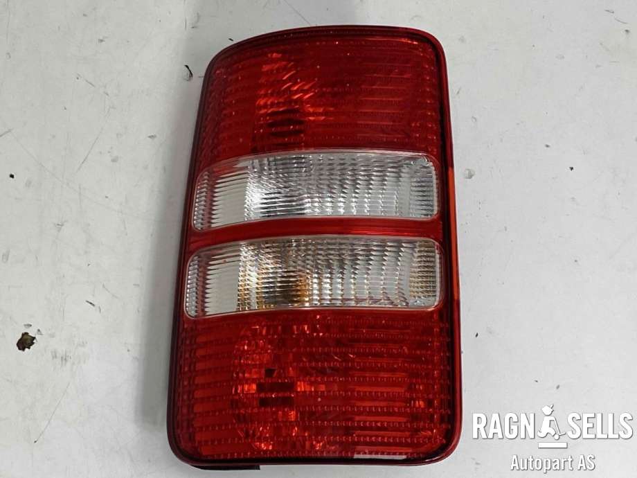 Baklykt venstre til VW Caddy, 2010-2015 (Type III, Fase 2)  (2K5 945 095 J)