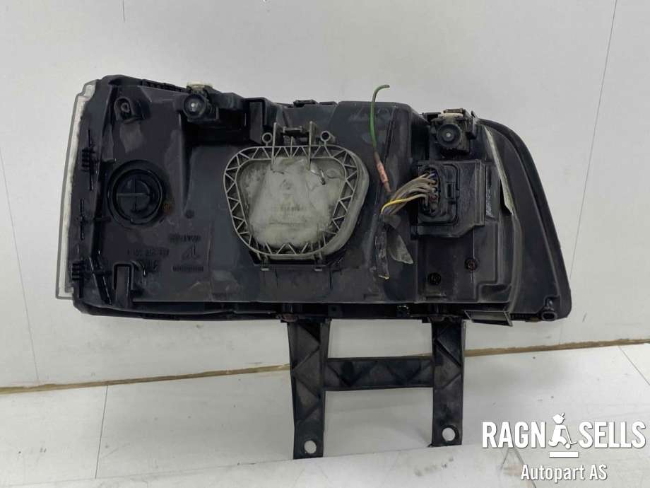 Frontlykt venstre halogen til VW Transporter / Caravelle 2003-2009 (Fase 1) (T5) (T5) (7H1 941 017 N|)