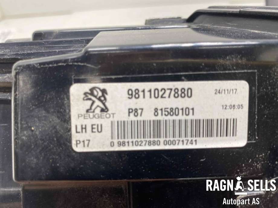 Baklykt venstre indre til Peugeot 5008 2017-->> (Type II)  (9811027880|)
