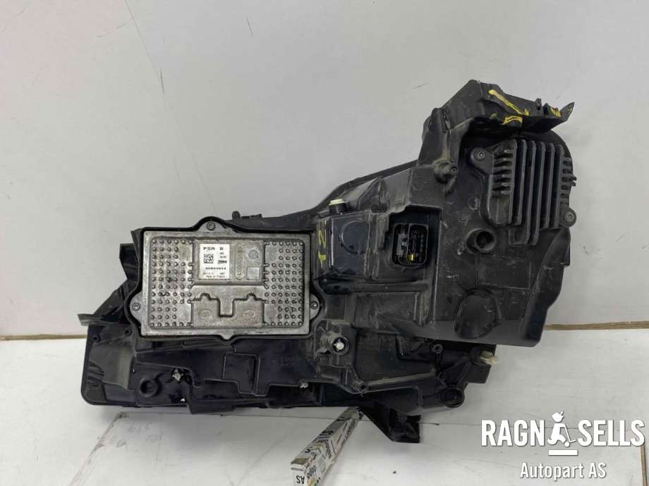 Frontlykt høyre halogen til Peugeot 5008 2017-->> (Type II)  (VALEO|90093044|)