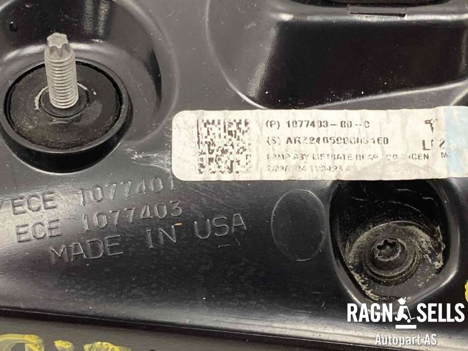 Baklykt venstre indre til Tesla Model 3 2018-2023 (Fase 1)  (1077403-00-C|)