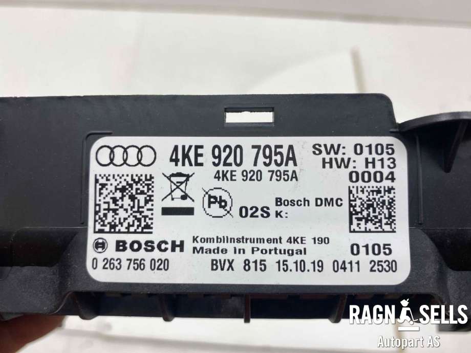 Instrumentpanel til Audi e-tron 2018-->>  