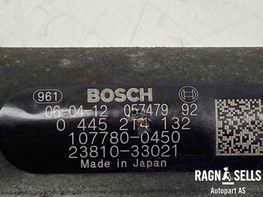 Dyseskinne (fuelrail) til Toyota Corolla 2002-2007  (BOSCH|0 445 214 132|107780-0450|)
