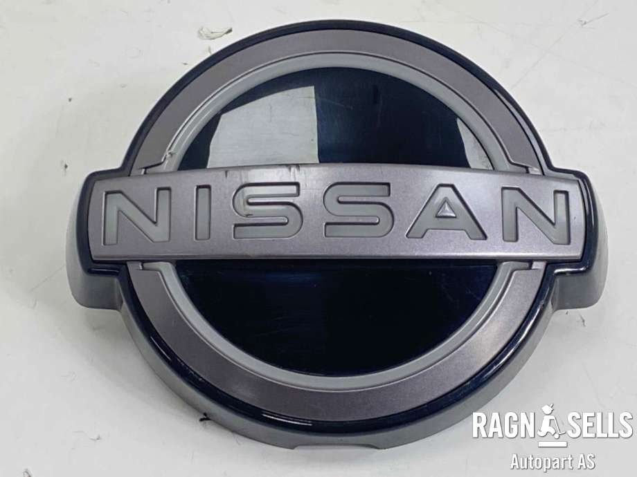 Emblem til Nissan Ariya, 2022-->>  (628904EA0B)