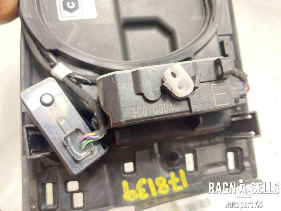 Batterilader inntak/luke til Lexus RZ 2023-->>  (5840646010|)