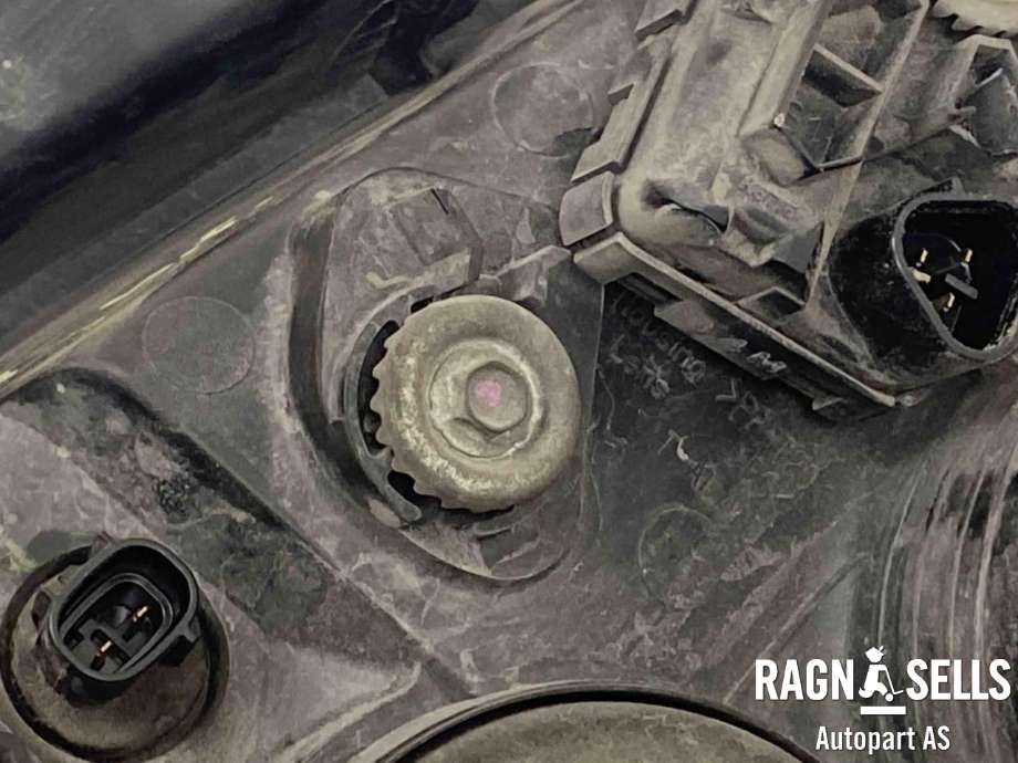 Frontlykt høyre halogen til Isuzu D-Max 2007-2012 (Type I)  (8980800090|)