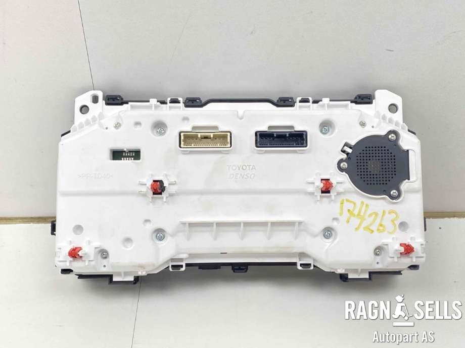 Instrumentpanel til Toyota Yaris Cross (SUV) 2021-->>