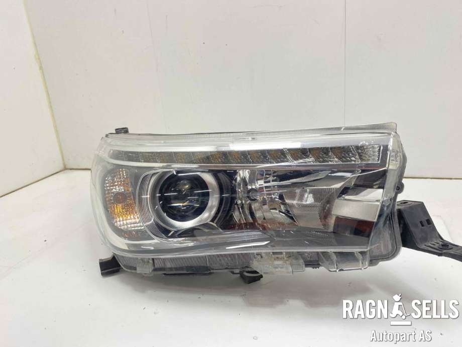 Frontlykt høyre halogen til Toyota Hilux 2016-2020
