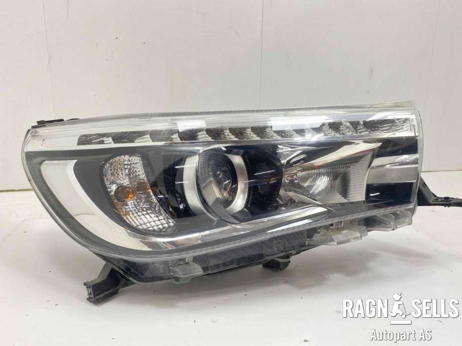 Frontlykt høyre halogen til Toyota Hilux 2016-2020