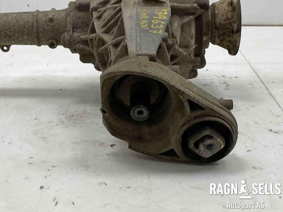Kardang klokke foran til VW Amarok 2010-2016 (Type I, Fase 1) (0C1 409 506 D|)