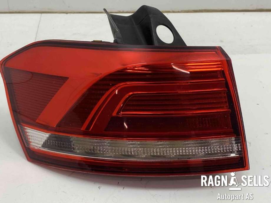 Baklykt venstre ytre til VW Passat, 2015-2019 (Fase 1) (B8) (B8) (510 945 095 AF)