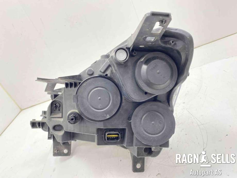 Frontlykt høyre halogen til Peugeot Partner 2015-2019 (Type II, Fase 2)  (9682828180|89318041|)