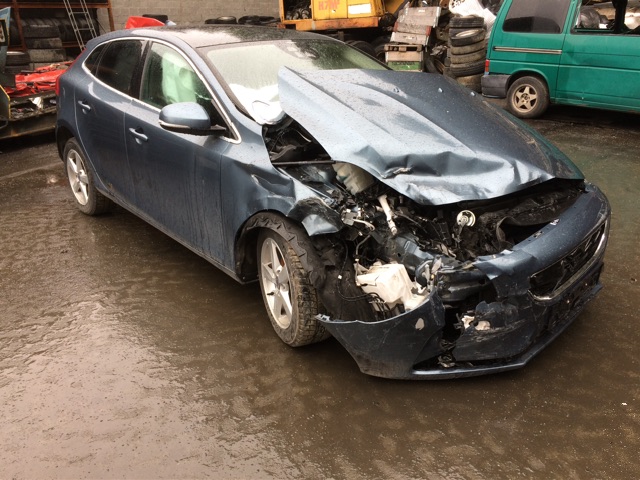 Volvo V40 2012-2019 , Motorkode: 4 CYL DIES, Girkassekode:
