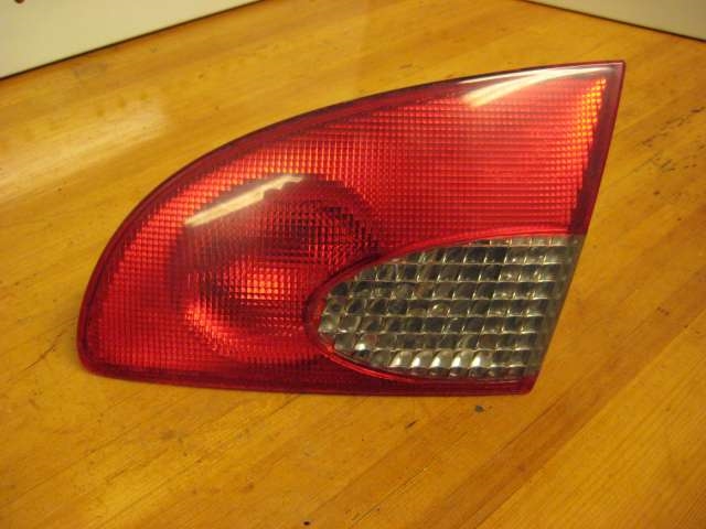 Baklykt høyre indre til Toyota Avensis 1997-2000 (Type I, Fase 1)