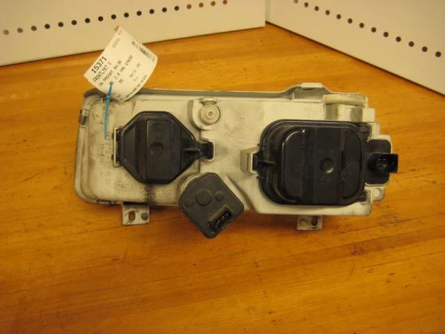 Frontlykt venstre halogen til VW Passat 1994-1996 (B4) (B4) (HELLA|)