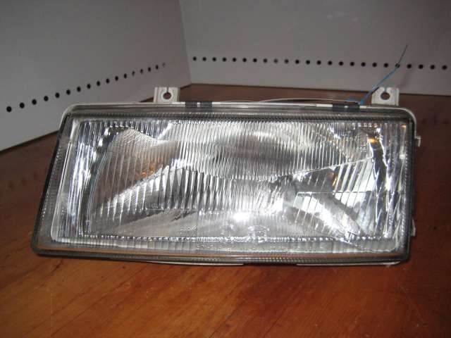 Frontlykt venstre halogen til Škoda Felicia 1995-2001  (HELLA|)