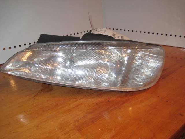 Frontlykt venstre halogen til Peugeot 406, 1996-1999 (Fase 1)  (BOSCH|)