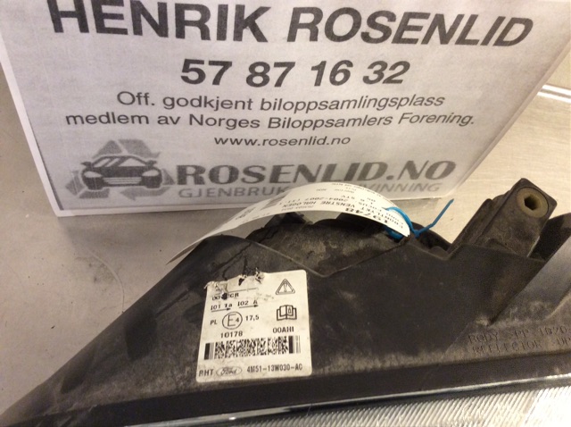 Frontlykt venstre halogen til Ford Focus 2004-2007 (Type II, Fase 1)  