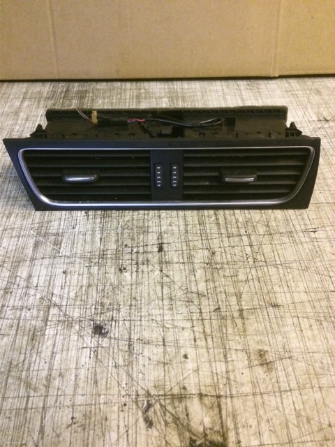 Dashbord friskluftdyse til Audi A5, 2007-2016 (Type I)  