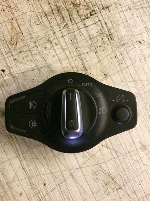 Bryter lys til Audi A4, 2007-2014 (Type IV) (B8) (B8) (8K0 941 531 AS)