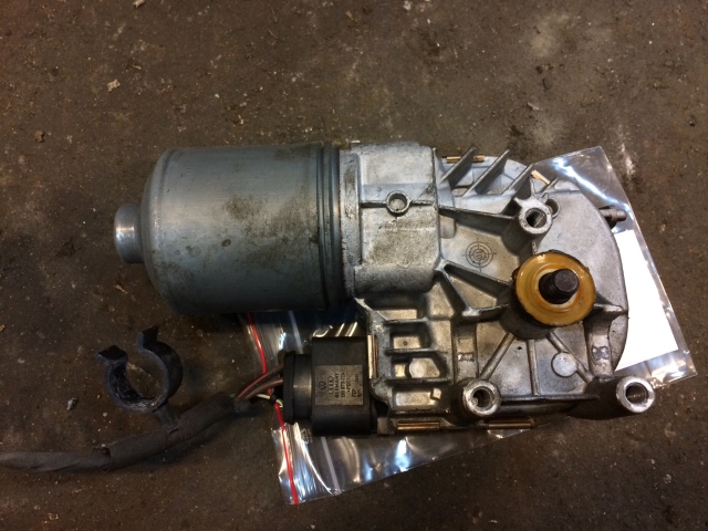 Viskermotor frontrute til VW Caddy, 2010-2015 (Type III, Fase 2)